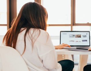 woman-at-computer